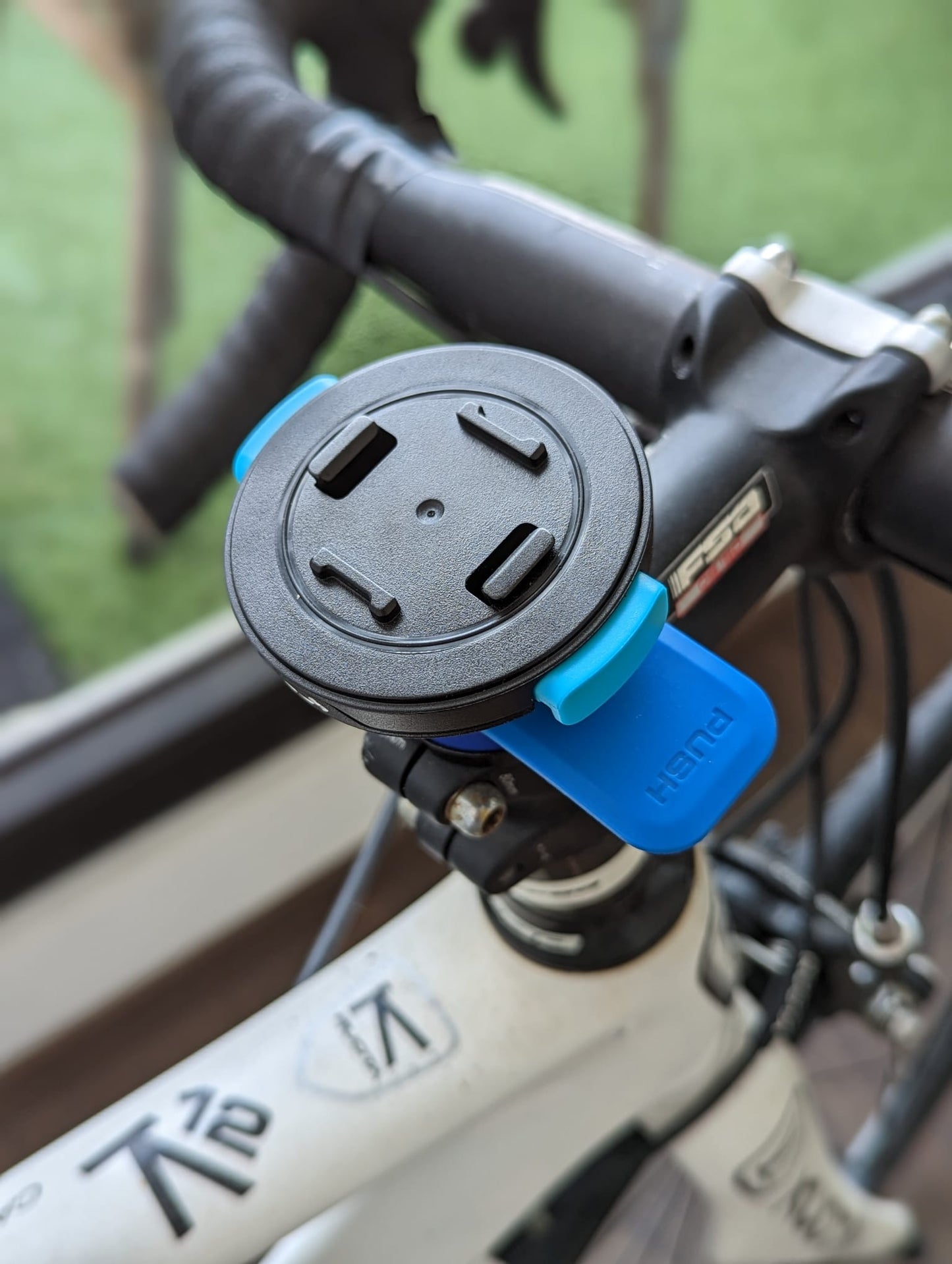 Mous Intralock to Quadlock Adapter