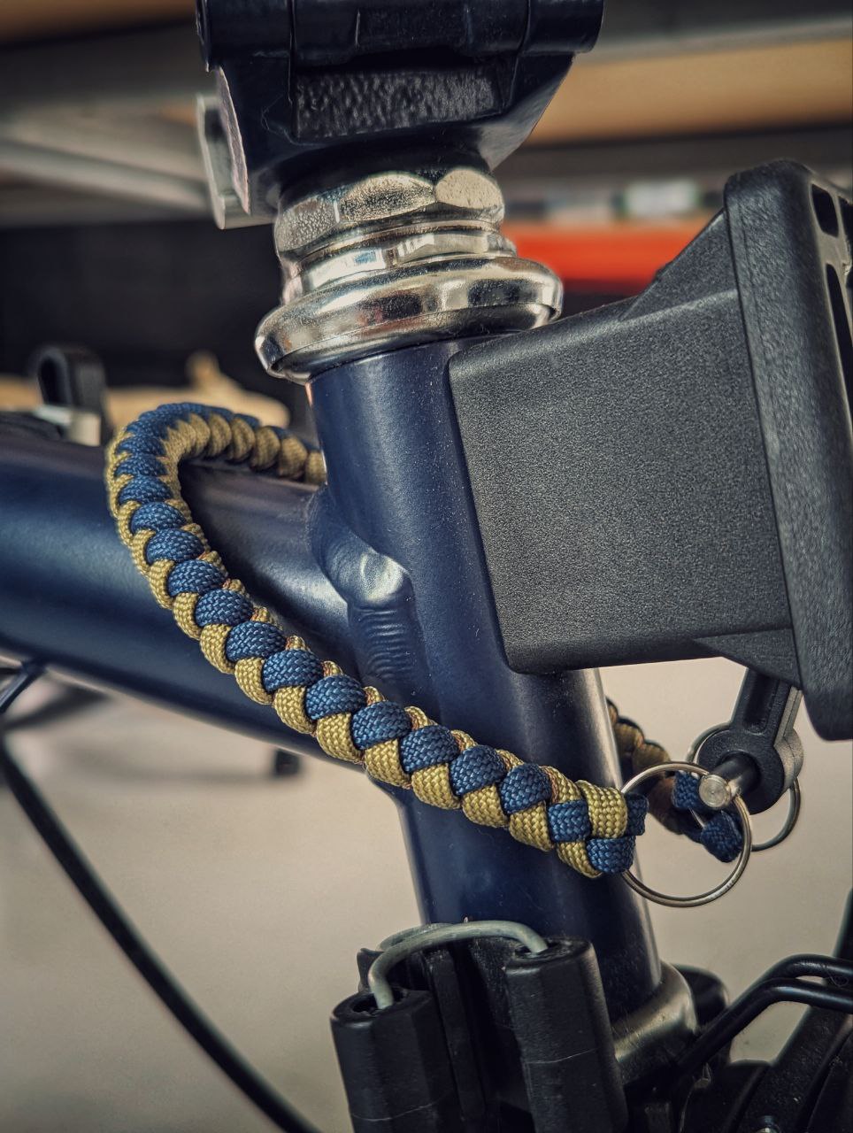 Paracord Brompton Luggage Block Strap